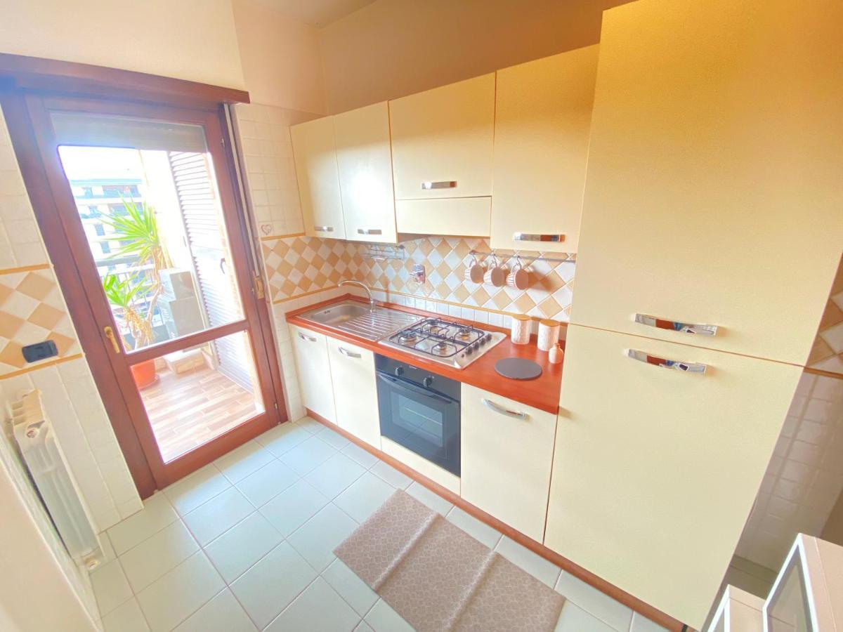 Golden Hour Apartment - Panoramic Terrace Fiumicino Buitenkant foto