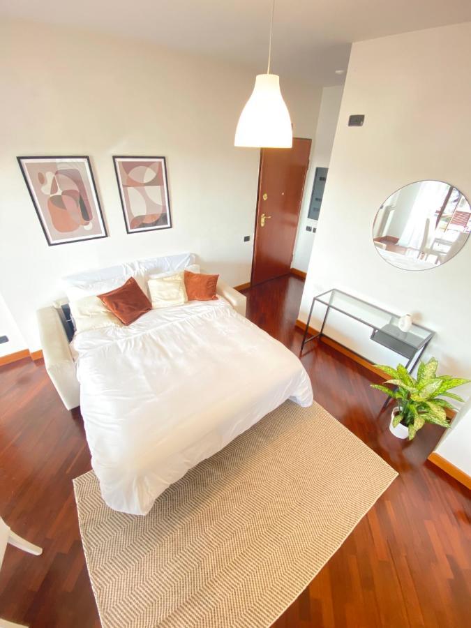 Golden Hour Apartment - Panoramic Terrace Fiumicino Buitenkant foto