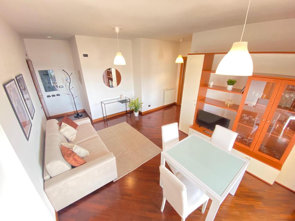 Golden Hour Apartment - Panoramic Terrace Fiumicino Buitenkant foto