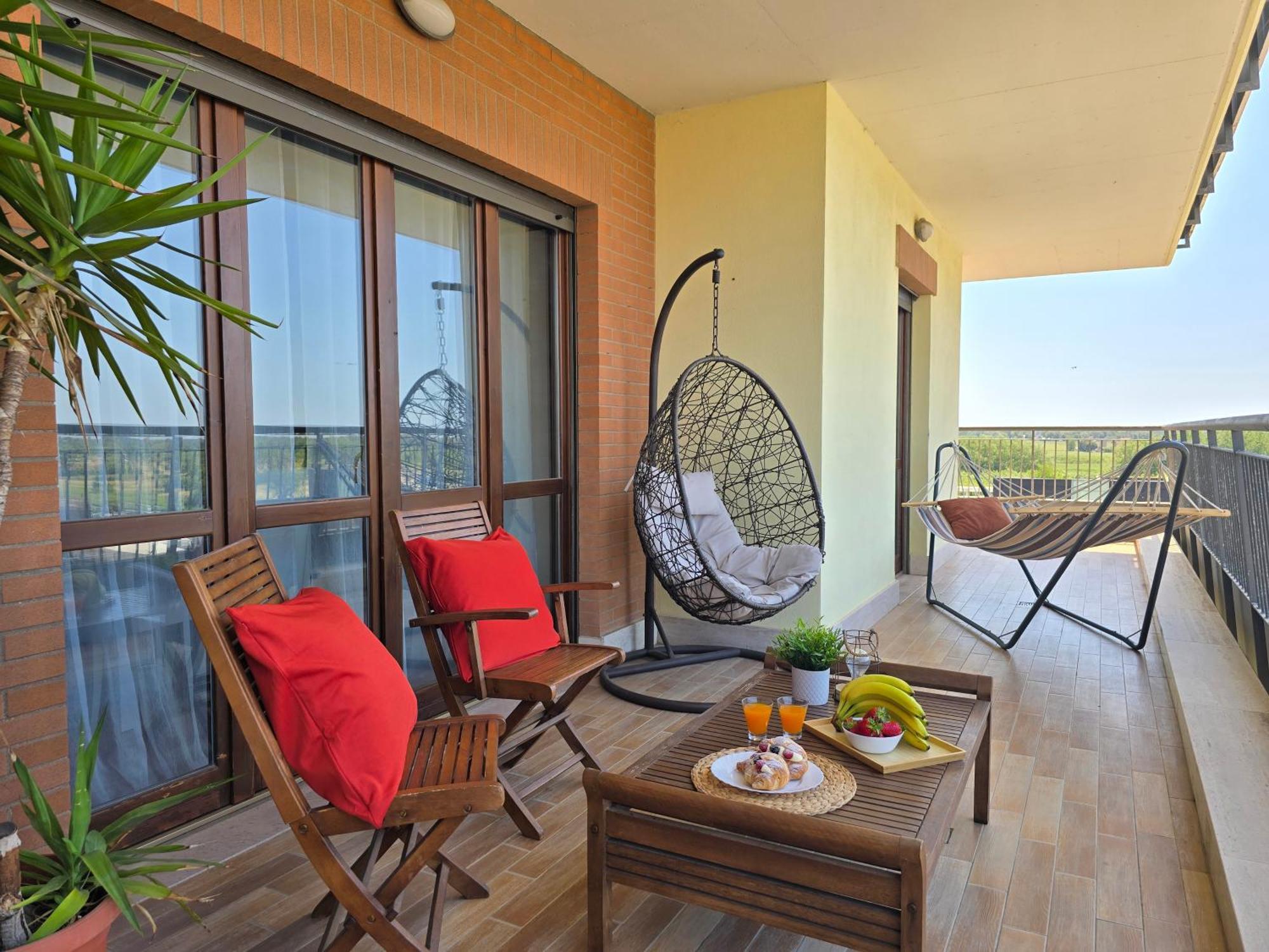 Golden Hour Apartment - Panoramic Terrace Fiumicino Buitenkant foto