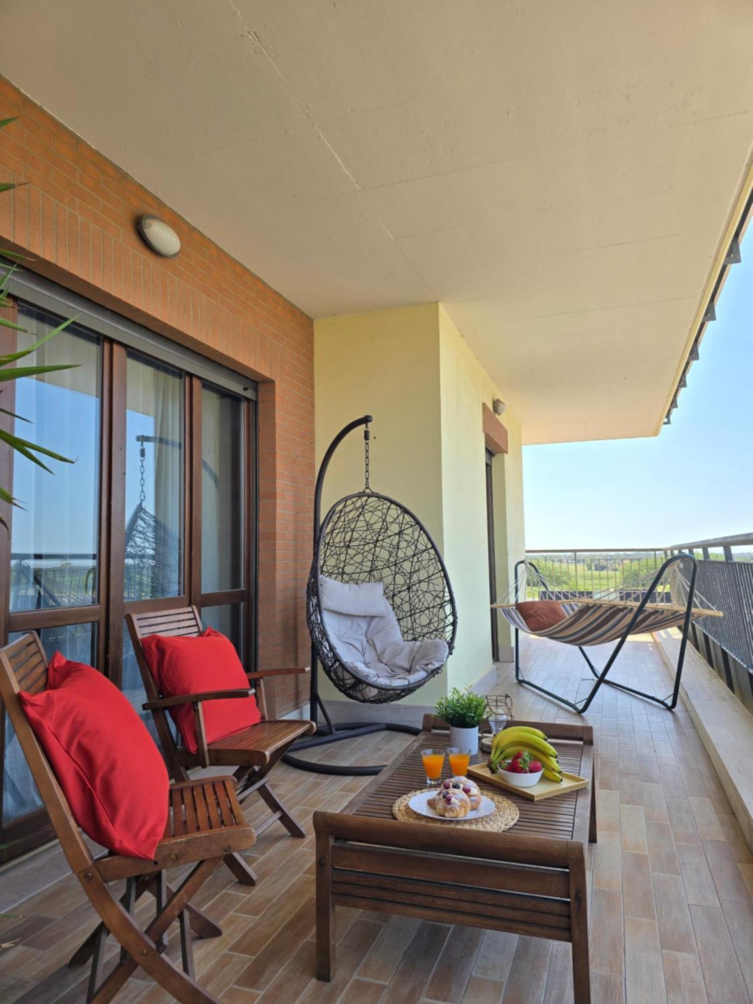 Golden Hour Apartment - Panoramic Terrace Fiumicino Buitenkant foto